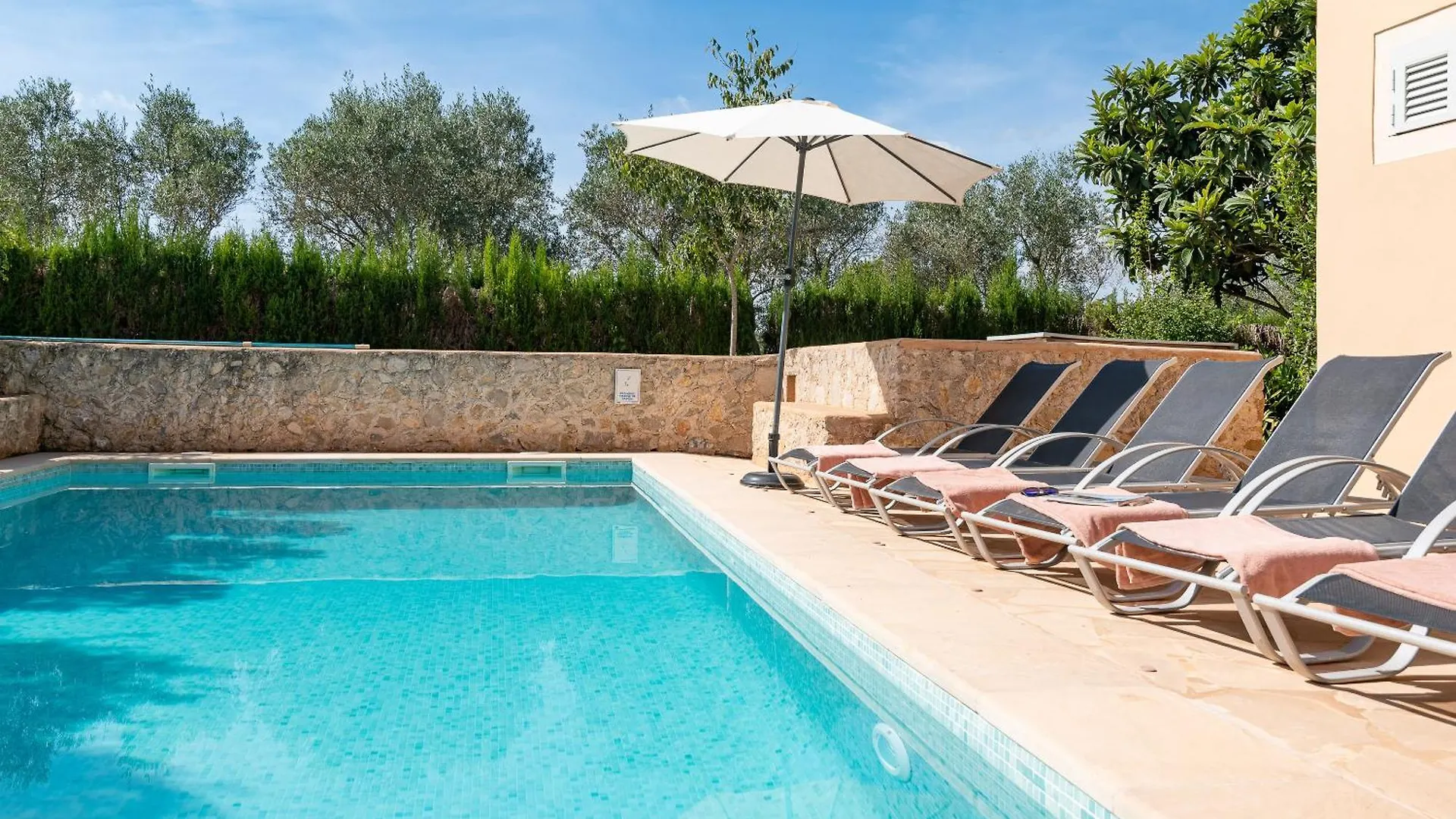 Villa La Corbaia By Sealand Villas Arta